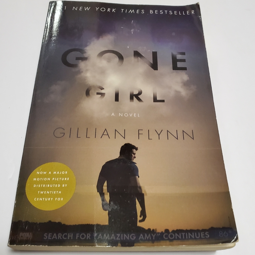 Gillian Flynn Gone Girl Paperback Book